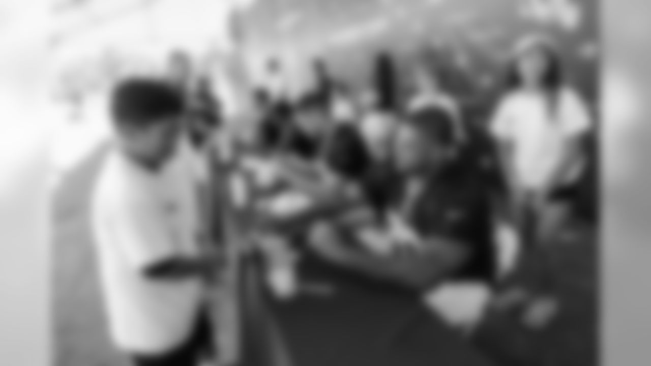 Offensive Guard (76) Rodger Saffold of the Los Angeles Rams signs autographs during Day 6 of Training Camp, Wednesday, August 01, 2018, in Irvine, CA. (Will Navarro/Rams)
