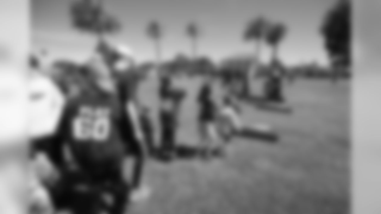 The Los Angeles Rams host a Play60 event with local community volunteers and families on Los Angeles Air Force Base Fort MacArthur. Rampage and USO volunteers lend a helping hand during on field obstacles. Saturday, April 6, 2019 in Los Angeles, CA. (Will Navarro/Rams)