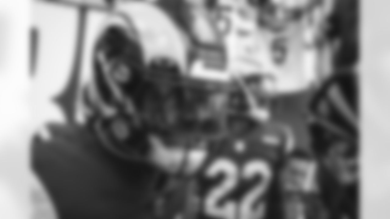 The Los Angeles Rams take on the Tampa Bay Buccaneers during Week 9 of the 2022 NFL regular season.