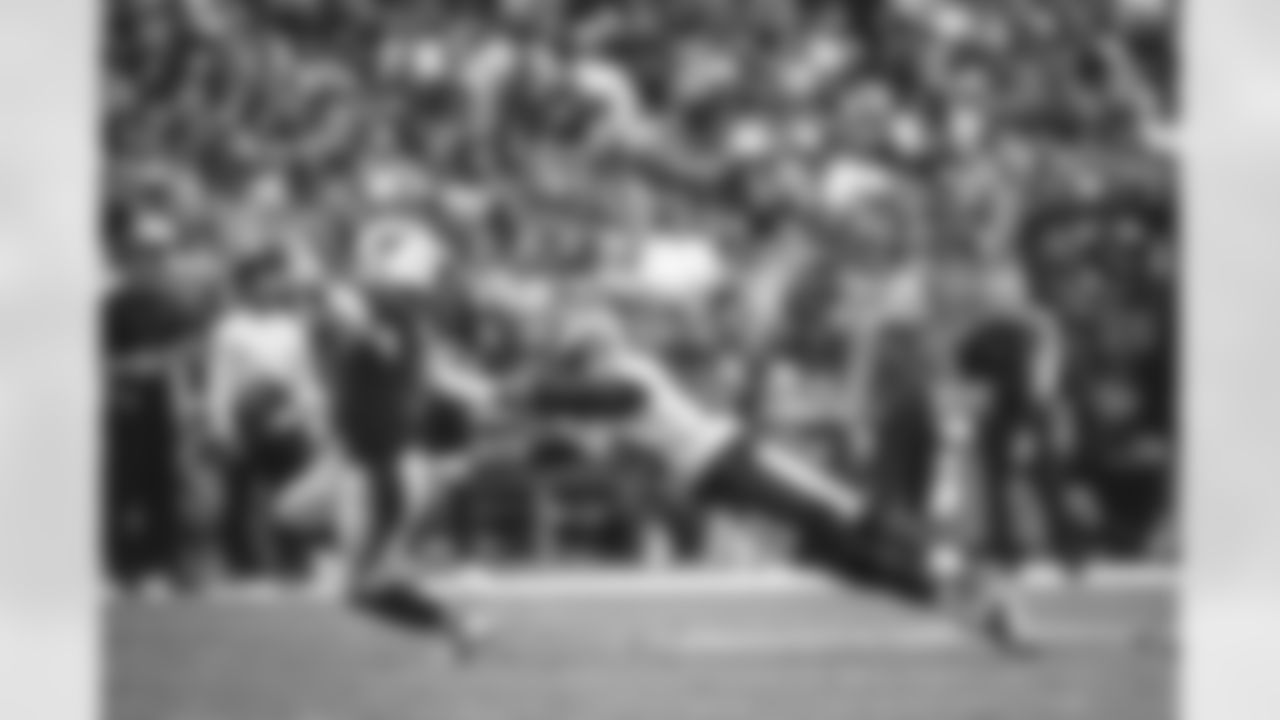 The Los Angeles Rams take on the Arizona Cardinals in week 3 of the 2022 NFL regular season.