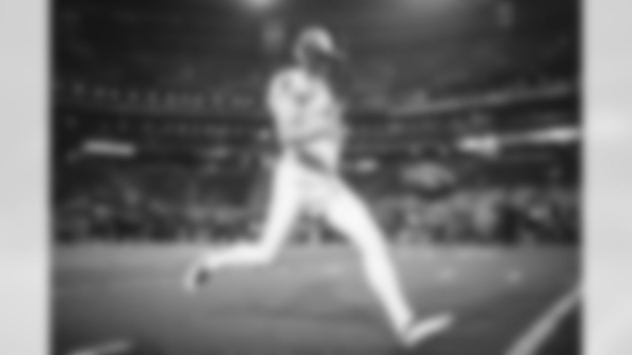 The Los Angeles Rams take on the Arizona Cardinals during Week 14 of the 2021 regular season.