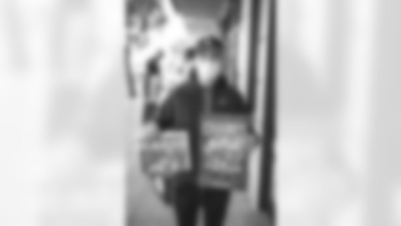 E_220121_PlayoffNewsStandPopUp_7761