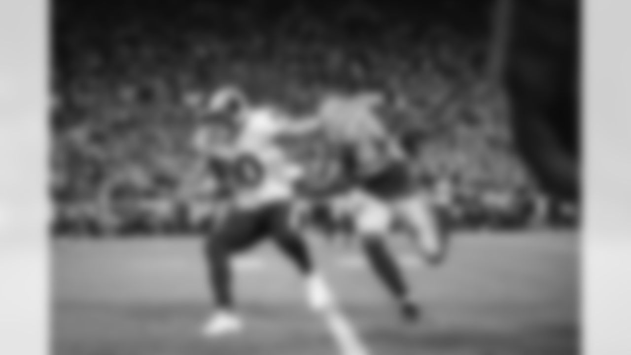 The Los Angeles Rams take on the Green Bay Packers during Week 12 of the 2021 regular season.