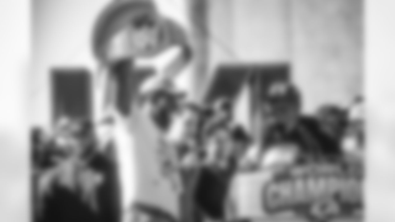 E_02162022_WorldChampsParade_WN_3833
