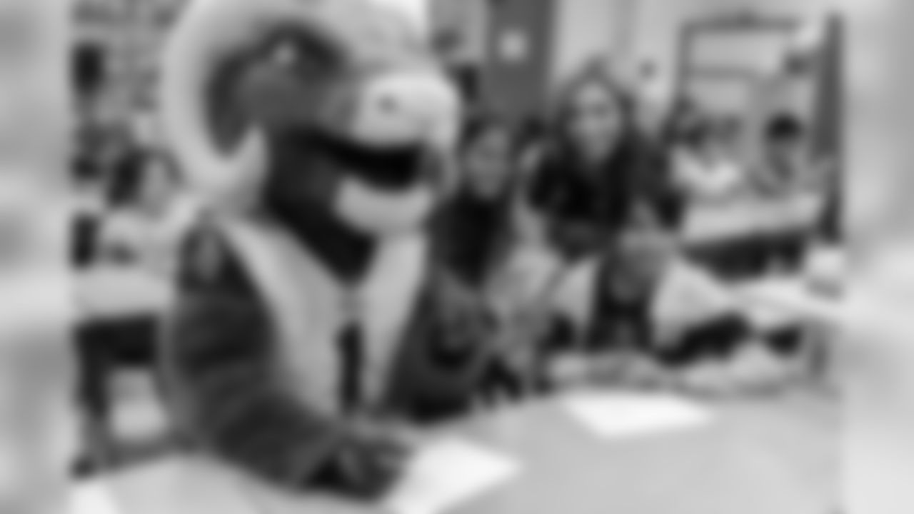 In partnership with American Red Cross, Los Angeles Rams players, cheerleaders, and staff members visited elementary schools to help students personalize holiday cards of thanks for our veterans and military members all around the world. Tuesday, November 12, 2019, Encino, CA. (Will Navarro/Rams)
