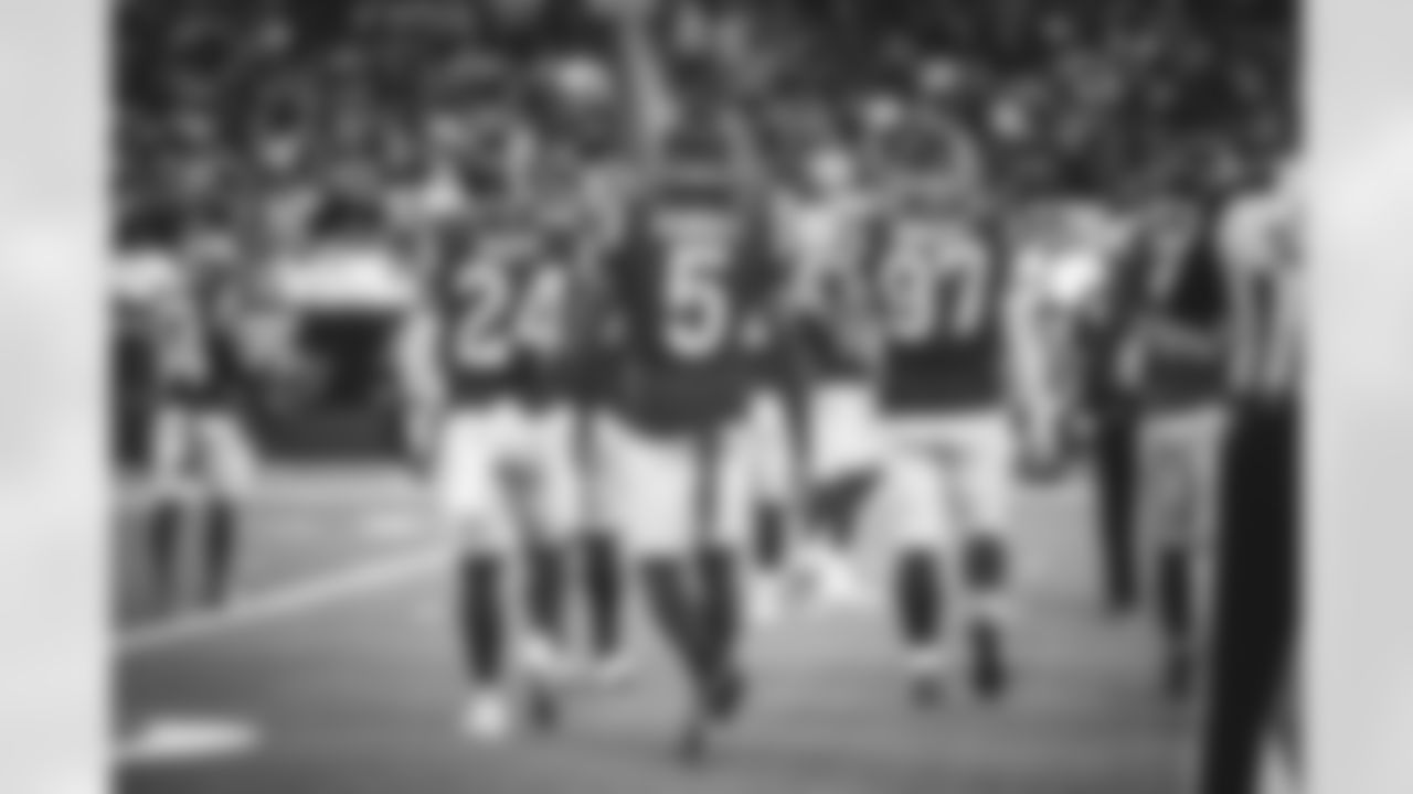 The Los Angeles Rams take on the Seattle Seahawks during Week 13 of the 2022 NFL regular season