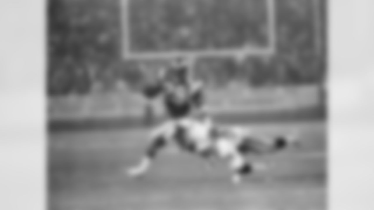 2023 Season Schedule: Preseason Week 2: Los Angeles Rams vs Las Vegas Raiders | Sat, Aug. 19 @ 6:00 p.m. PT at SoFi Stadium
Throwback: Los Angeles Rams running back Eric Dickerson (29) outmaneuvers Los Angeles Raiders safety Stacey Toran in the second quarter on his way to a 27 yard gain at Anaheim Stadium on Monday, night, Dec. 23, 1985. (AP Photo/Nick Ut)