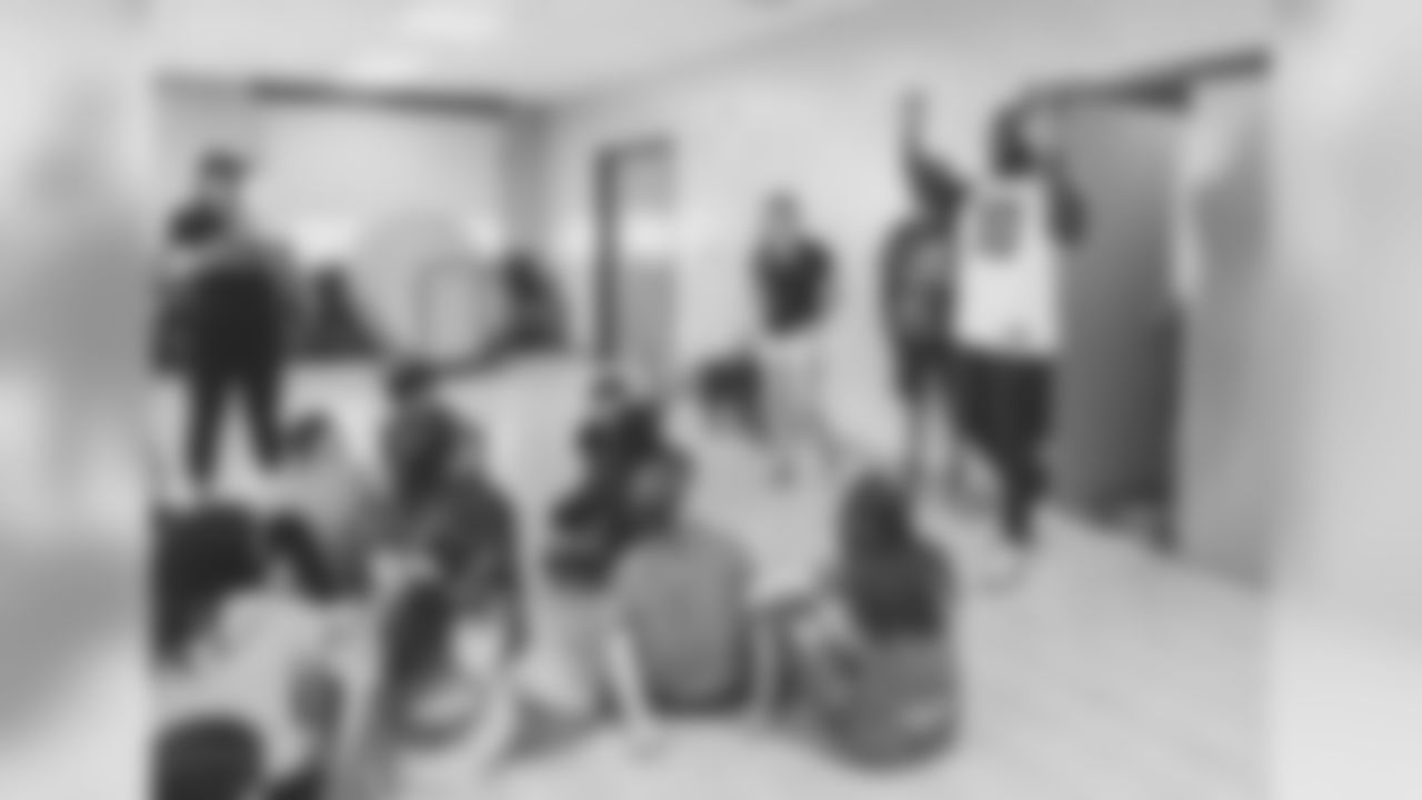 Defensive lineman (90) Michael Brockers of the Los Angeles Rams visits the Boys & Girls Club of Greater Conejo Valley for a Q & A with local youth on fitness and challenges. Tuesday, October 30, 2018 in Thousand Oaks, CA. (Will Navarro/Rams)
