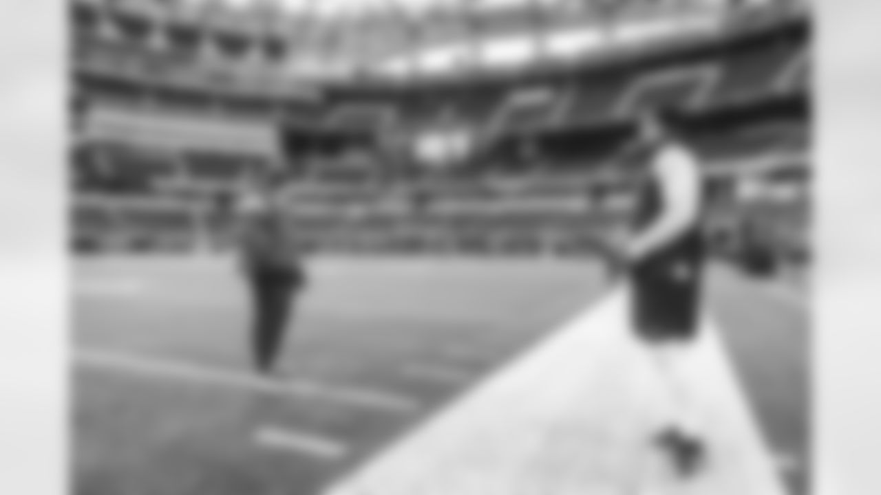 The Los Angeles Rams take on the Seattle Seahawks during Week 13 of the 2022 NFL regular season.
