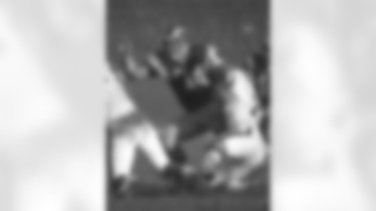 Los Angeles Rams Hall of Fame defensive tackle Merlin Olsen (74) tries to beat a block by Atlanta Falcons lineman during an NFL game at the Los Angeles Coliseum on December 4, 1976. The Falcons defeated the Rams 59-0. (Peter Read Miller via AP)