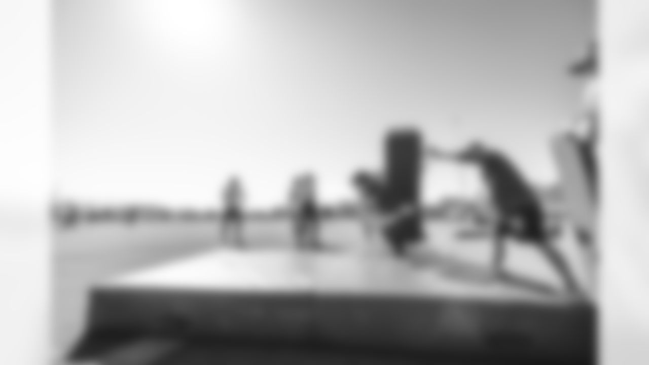 E_TOW24483