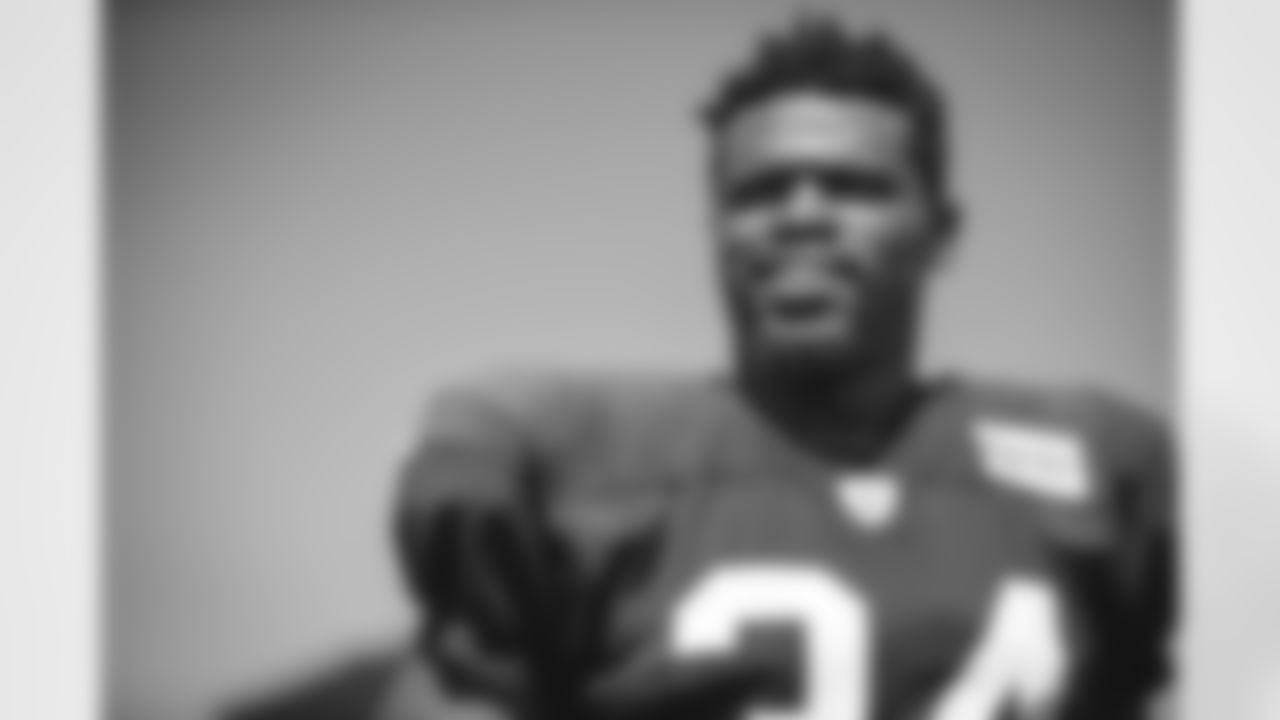 RB Malcolm Brown practices at training camp.