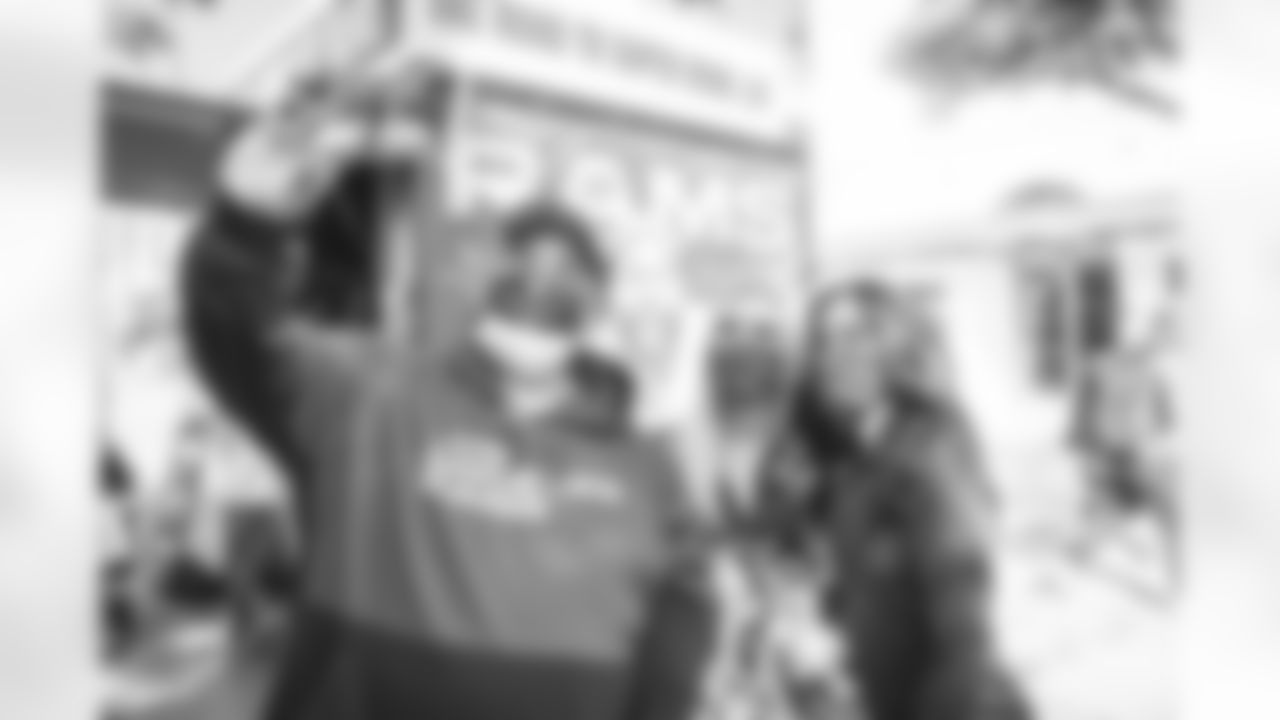 E_220121_PlayoffNewsStandPopUp_8518