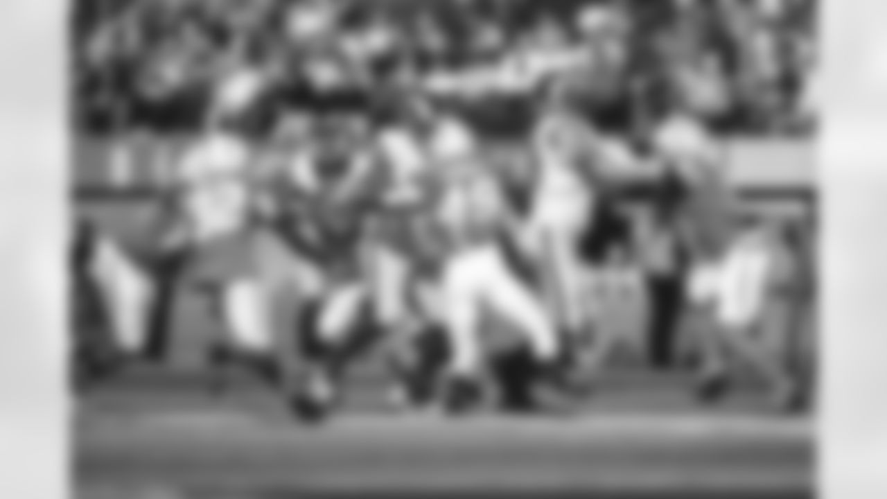 The Los Angeles Rams take on the Los Angeles Chargers during Week 17 of the 2022 NFL regular season