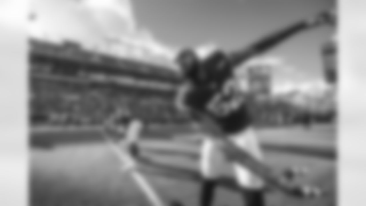The Los Angeles Rams take on the Tampa Bay Buccaneers during Week 9 of the 2022 NFL regular season.