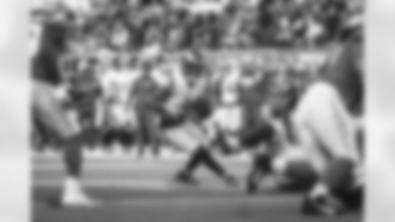 The Los Angeles Rams take on the Los Angeles Chargers during Week 17 of the 2022 NFL regular season