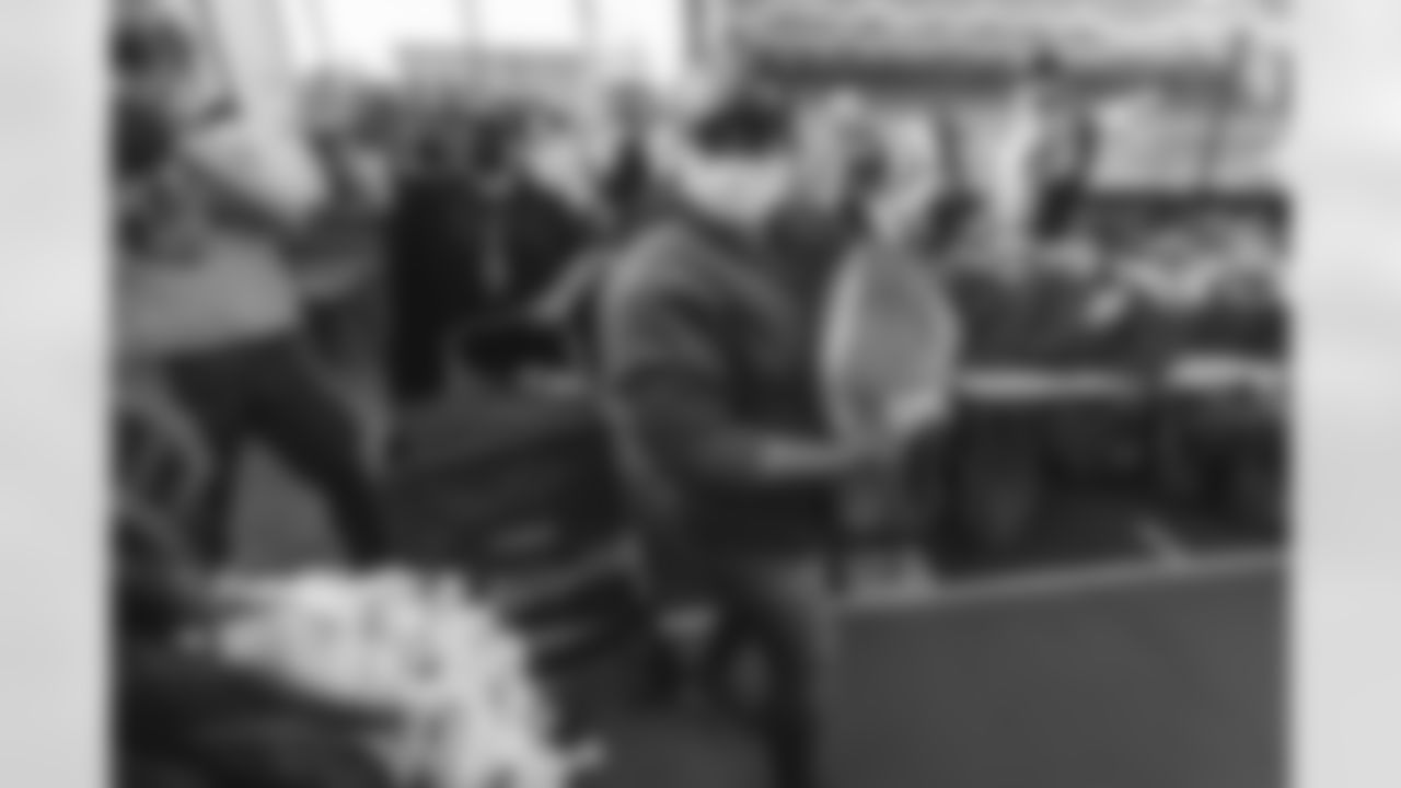 E_221123_APCH_MEAL_DISTRIBUTION_33