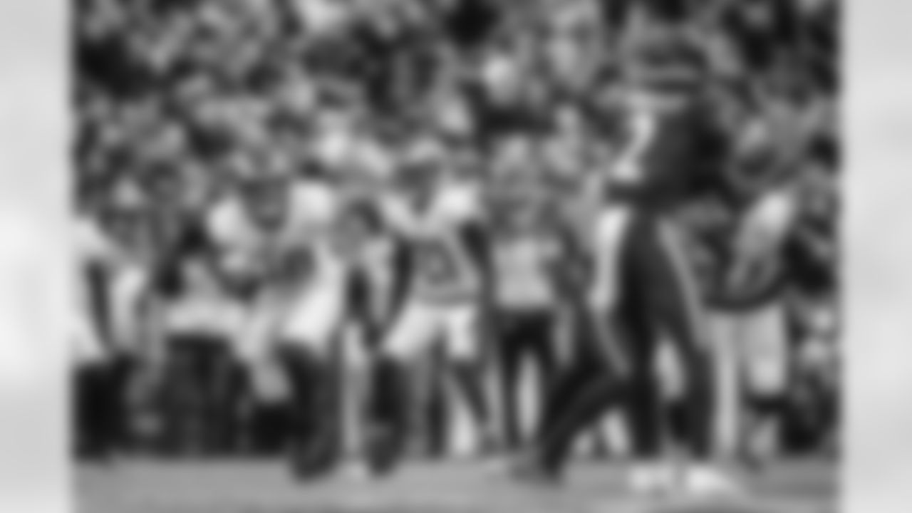 The Los Angeles Rams take on the Baltimore Ravens during Week 17 of the 2021 regular season.