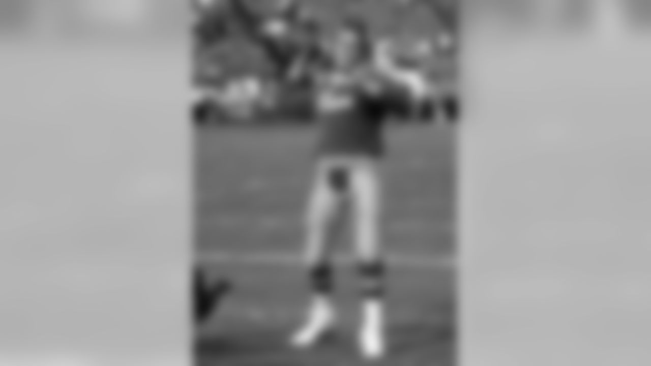 1990 | QB Jim Everett throws a pass ahead of the 1989 NFC Championship against the San Francisco 49ers on January 14, 1990