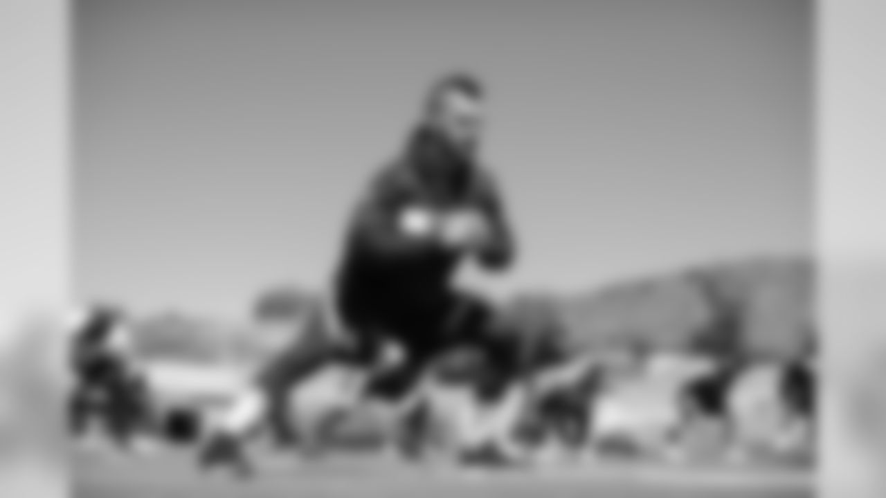 Safety (32) Eric Weddle of the Los Angeles Rams works out on day 5 of Phase I of the offseason program workouts, Monday, April 22, 2019, in Thousand Oaks, CA. (Jeff Lewis/Rams)