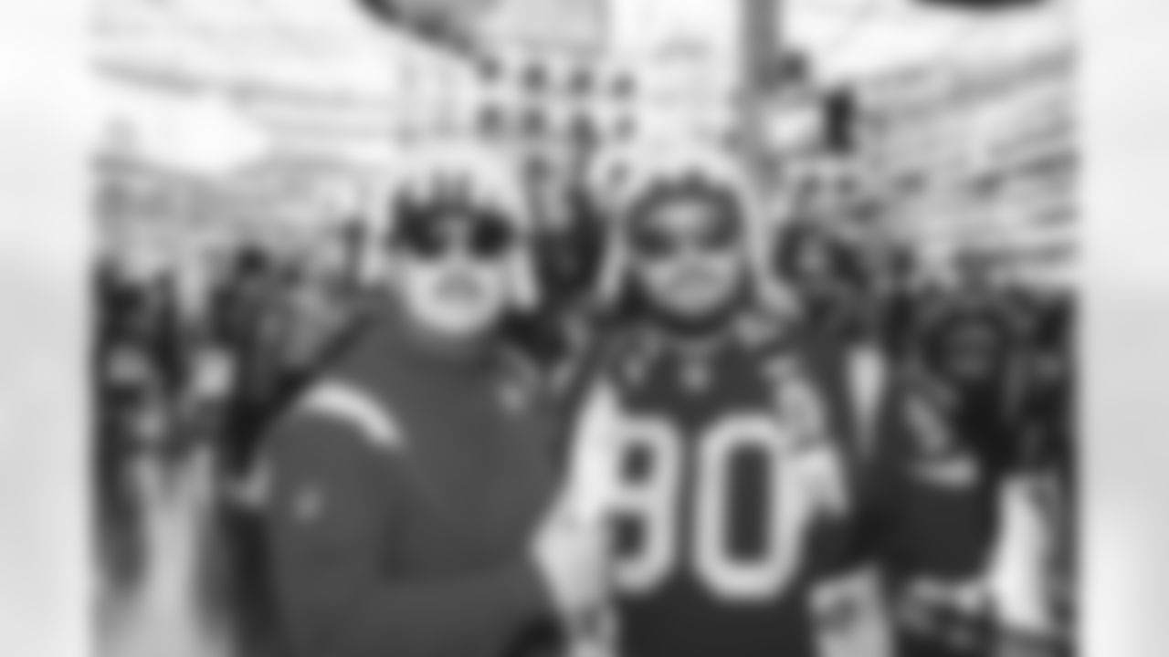 The Los Angeles Rams take on the Denver Broncos during Week 16 of the 2022 NFL regular season