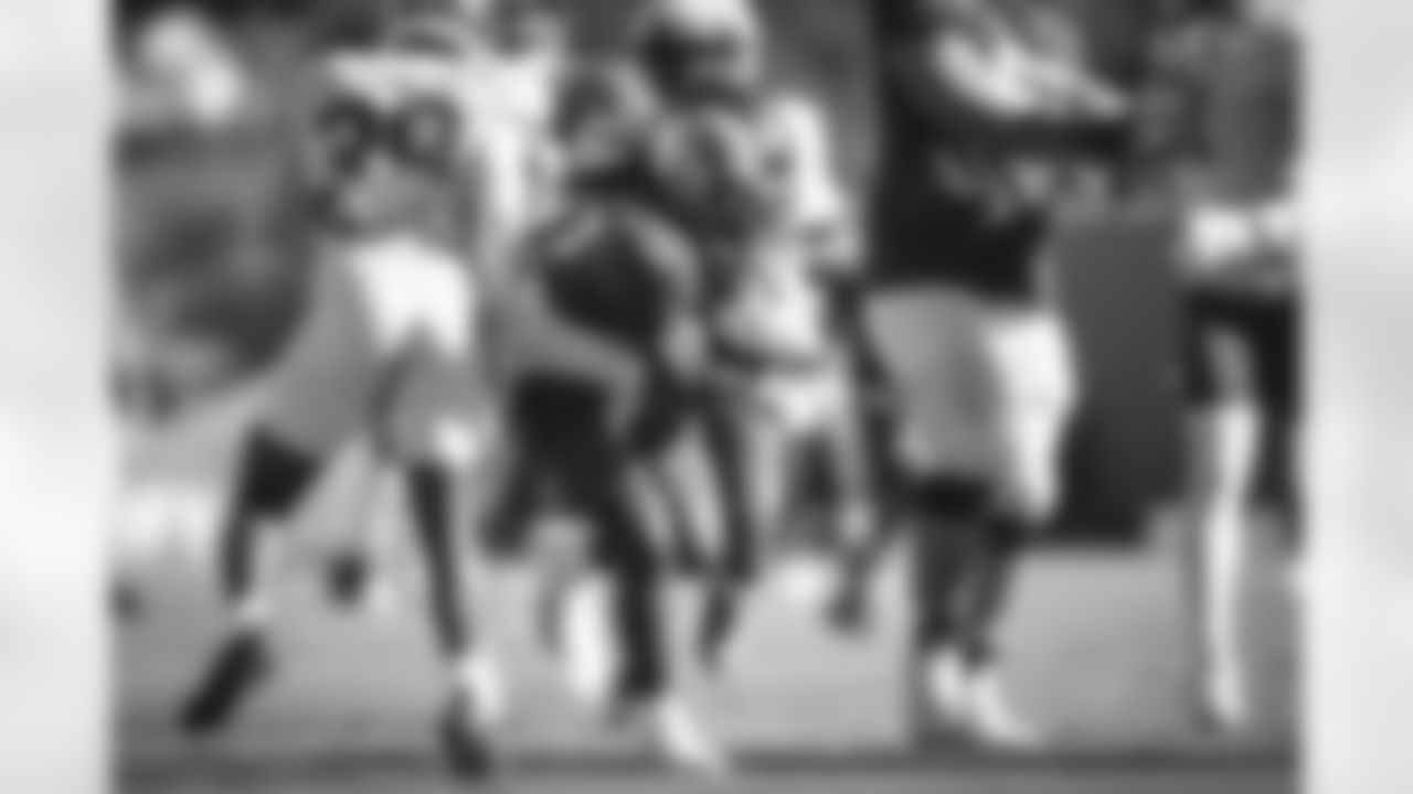 The Los Angeles Rams hit the practice field in preperation of the Week 8 matchup against the Houston Texans.