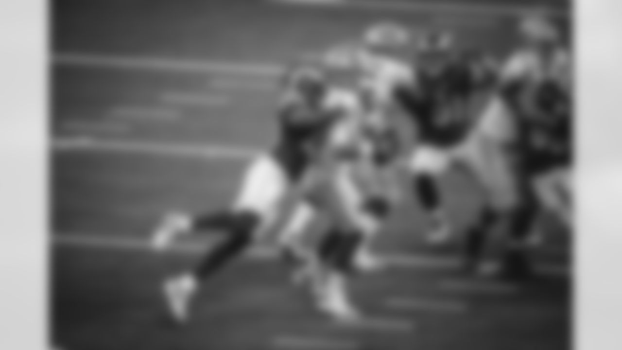 Linebacker (40) Von Miller of the Los Angeles Rams sacks quarterback (10) Jimmy Goroppolo of the San Francisco 49ers during an NFL game, Sunday, January 9, 2022, in Inglewood, CA. (Jeff Lewis/LA Rams)