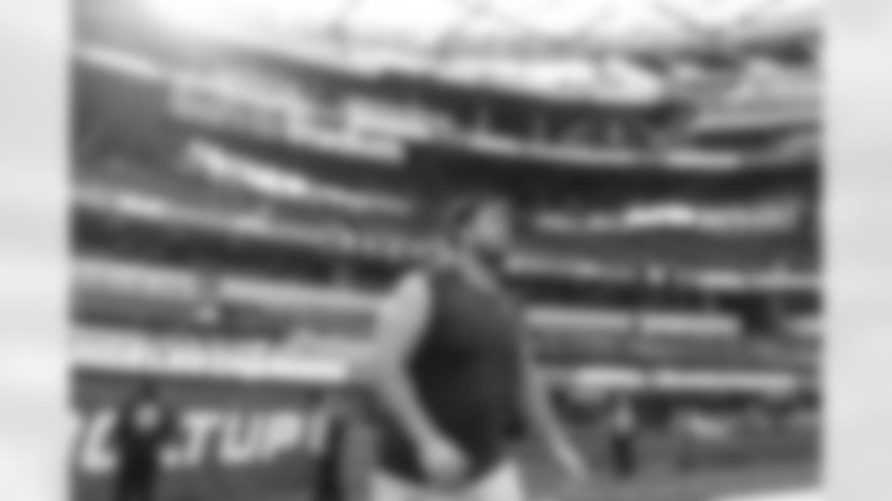 The Los Angeles Rams take on the Los Angeles Chargers during Week 17 of the 2022 NFL regular season