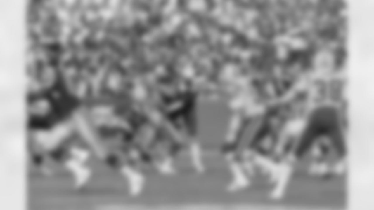 Los Angeles Rams running back Eric Dickerson (29) blocks New England Patriots line backer Don Blackmon (55) as he protects his new quarterback, Jim Everett, left, during second quarter action, Sunday, Nov. 16, 1986, Anaheim, Calif. Everett, who is the Rams rookie quarterback, entered the game in the quarter and threw two touchdown passes in the first half. (AP Photo/Bob Galbraith)