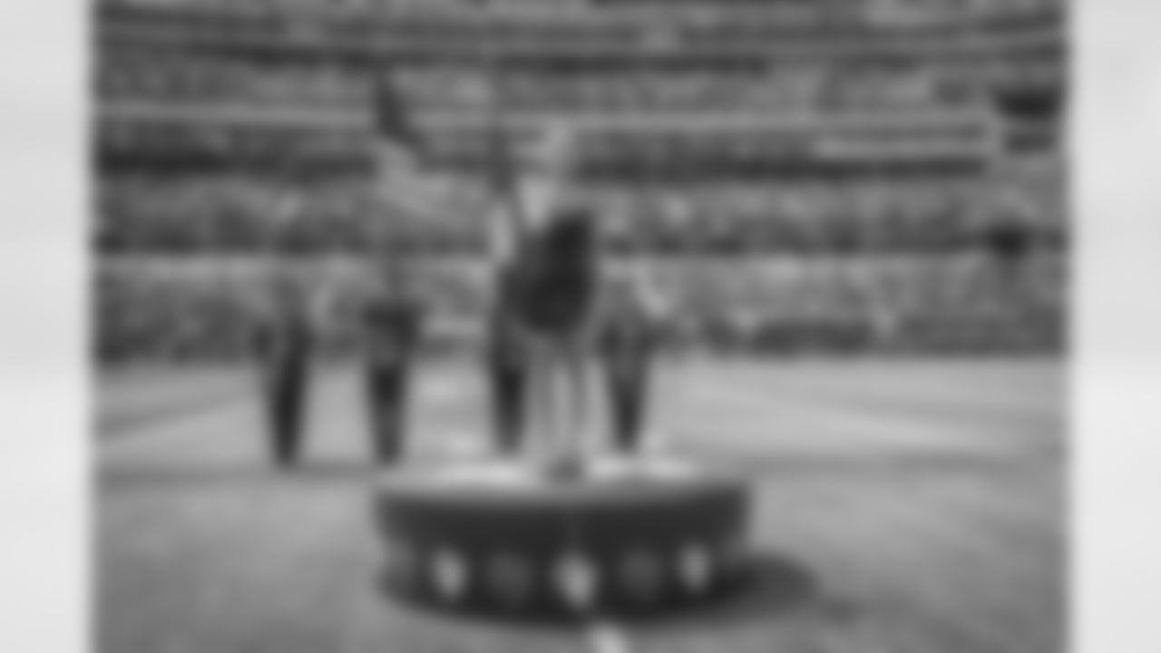 Sophia Bromberg sings the National Anthem before the Los Angeles Rams-Atlanta Falcons matchup — Week 2 of the 2022 NFL regular season