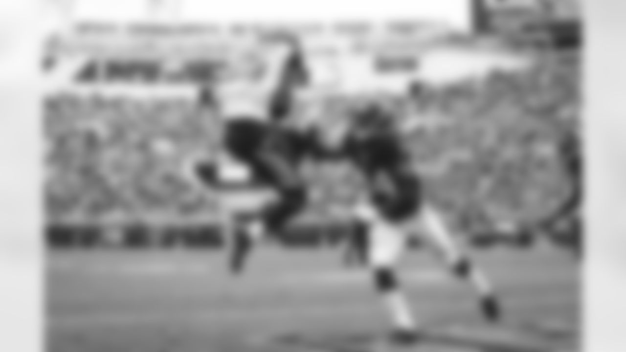 Jacksonville Jaguars wide receiver Allen Robinson (15) catches a pass for a touchdown as Houston Texans cornerback A.J. Bouye (34) defends during an NFL football game at EverBank Field on Sunday, Oct. 18, 2015 in Jacksonville, Fla. (Perry Knotts via AP)
