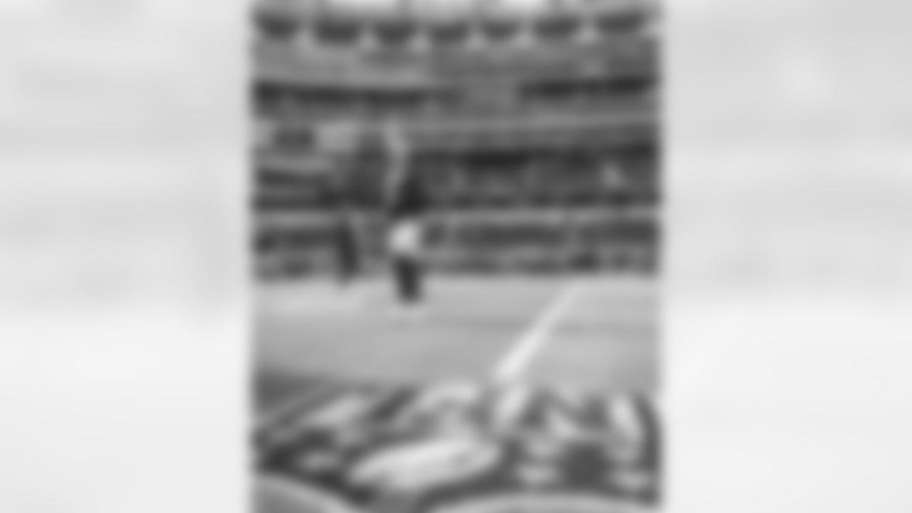The Los Angeles Rams take on the Los Angeles Chargers during Week 17 of the 2022 NFL regular season