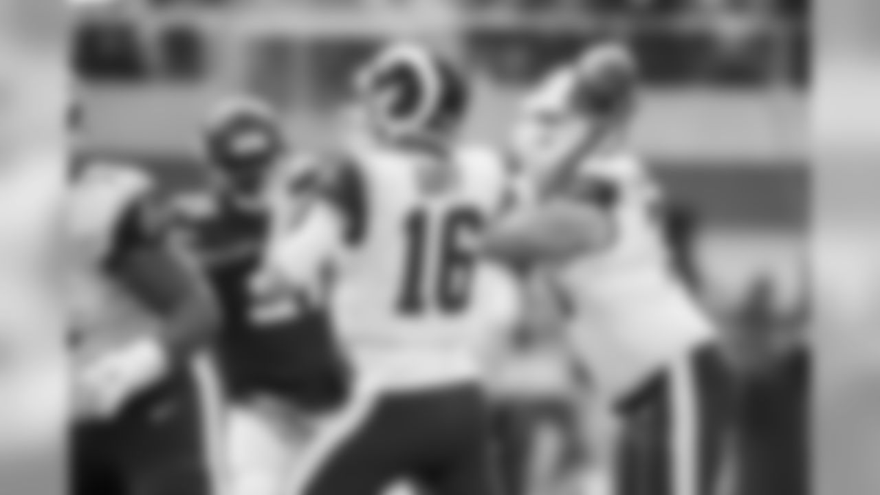 Quarterback (16) Jared Goff of the Los Angeles Rams against the Minnesota Vikings during the Rams 24-7 loss to the Vikings in an NFL Week 11 football game, Sunday, November 19, 2017, in Minneapolis, MN. (Jeff Lewis/Rams)