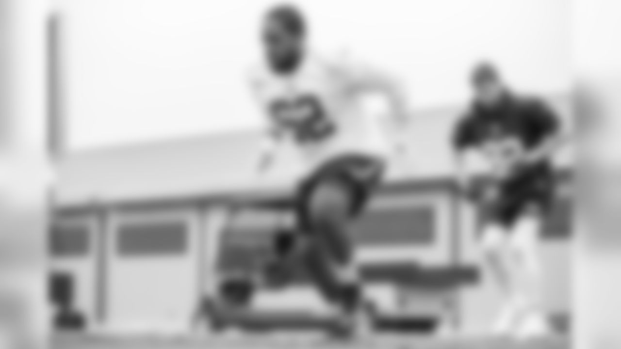 Defensive tackle (62) Bryant Jones of the Los Angeles Rams works out on the field during Phase II of the offseason program, Wednesday, May 15, 2019, in Thousand Oaks, CA. (Jeff Lewis/Rams)