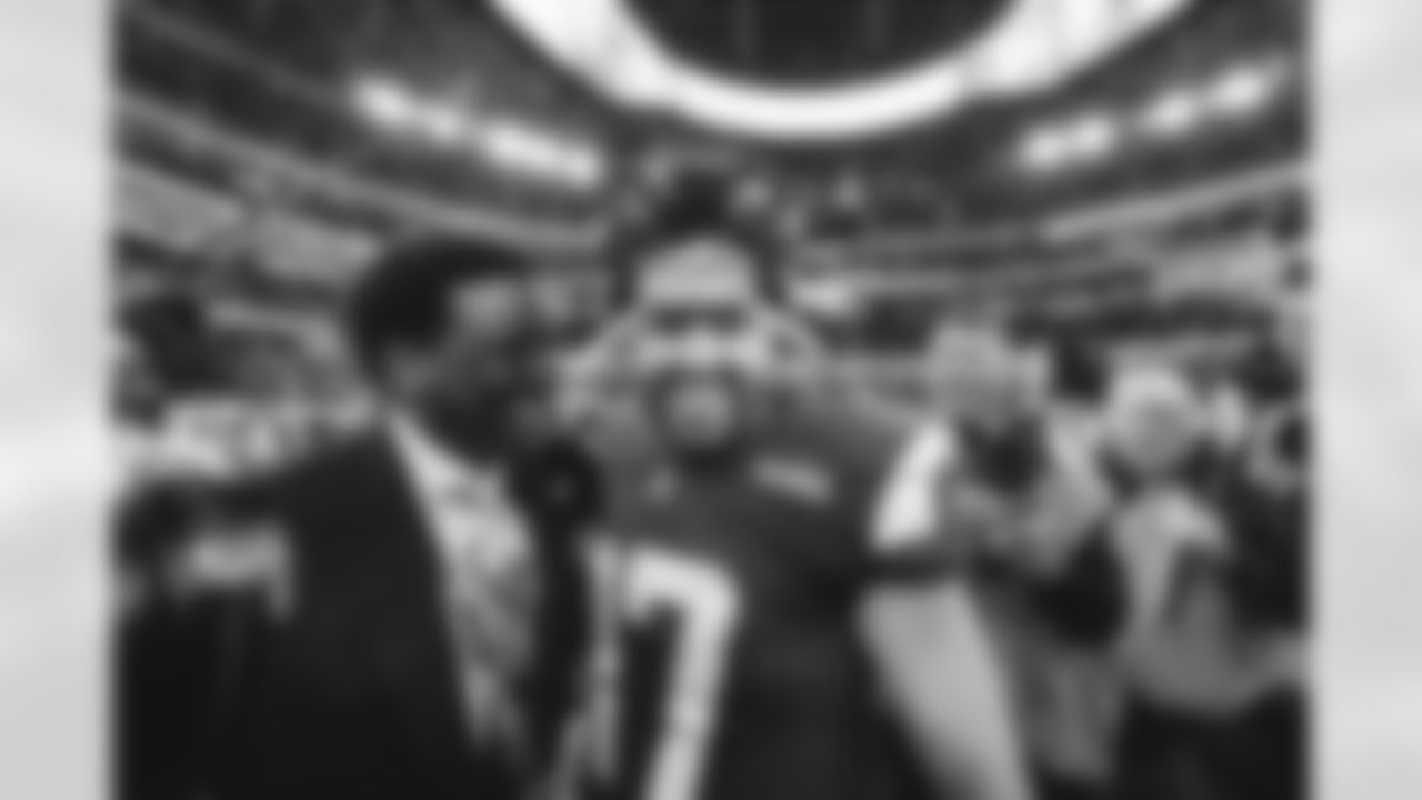 The Los Angeles Rams take on the Las Vegas Raiders during Week 14 of the 2022 NFL regular season.