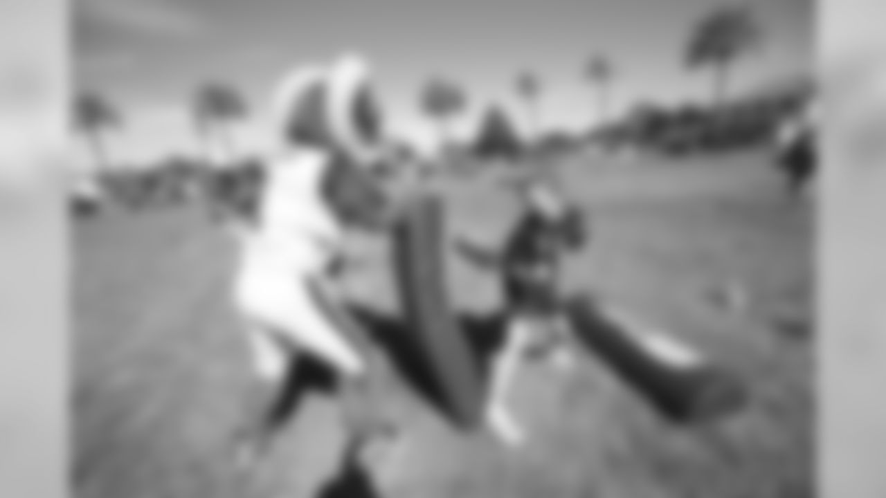 The Los Angeles Rams host a Play60 event with local community volunteers and families on Los Angeles Air Force Base Fort MacArthur. Rampage and USO volunteers lend a helping hand during on field obstacles. Saturday, April 6, 2019 in Los Angeles, CA. (Will Navarro/Rams)