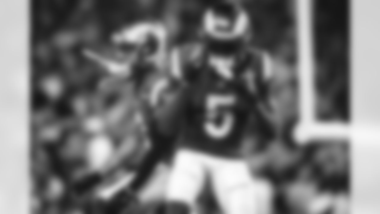 The Los Angeles Rams take on the Tampa Bay Buccaneers during Week 9 of the 2022 NFL regular season.
