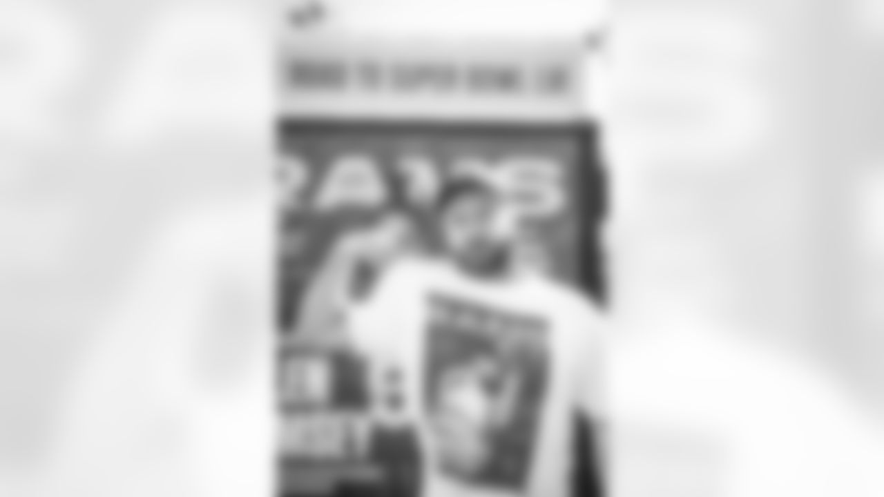 E_220121_PlayoffNewsStandPopUp_8205