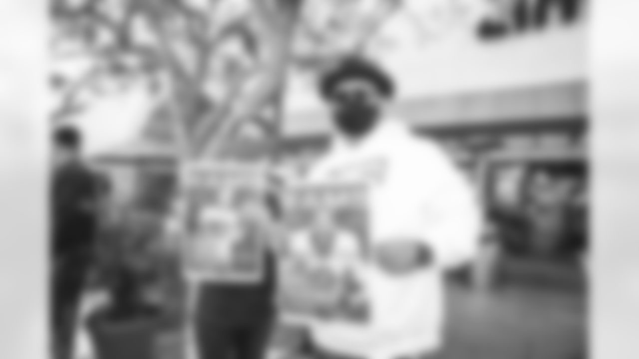 E_220121_PlayoffNewsStandPopUp_8457