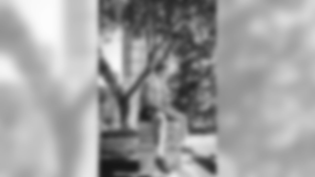E_SNY_0834