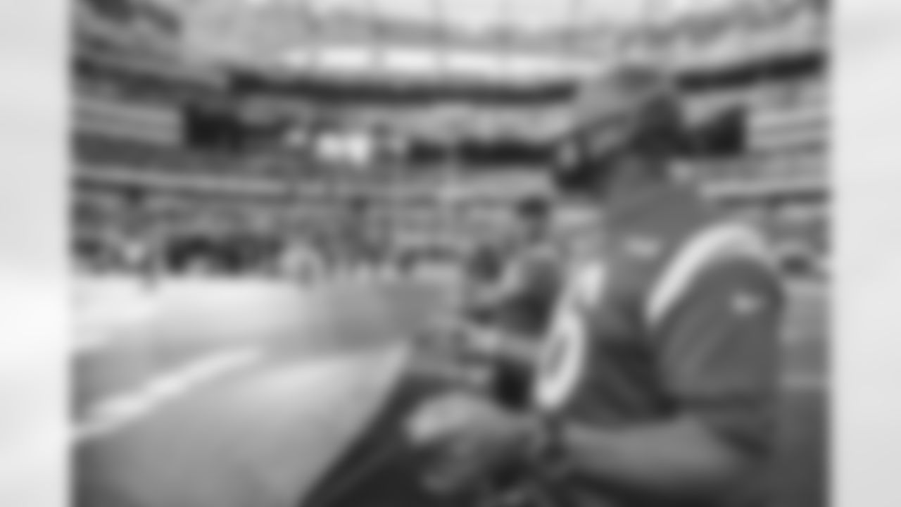 The Los Angeles Rams take on the San Francisco 49ers during Week 18 of the 2021 regular season.