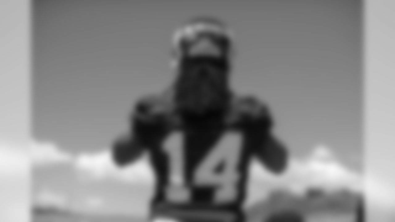 Wide receiver (14) Nsimba Webster of the Los Angeles Rams practices during OTA's, Monday, May 20 2019, in Thousand Oaks, CA. (Jeff Lewis/Rams)