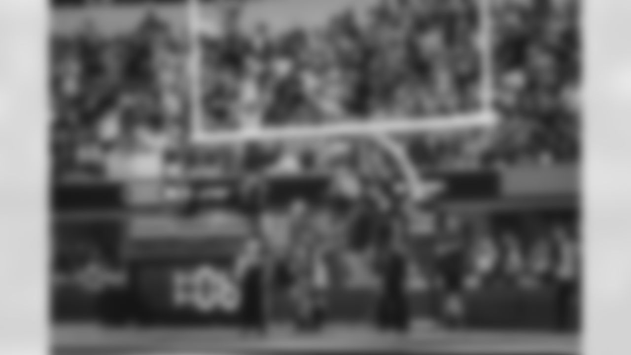 The Los Angeles Rams take on the Denver Broncos during Week 16 of the 2022 NFL regular season.