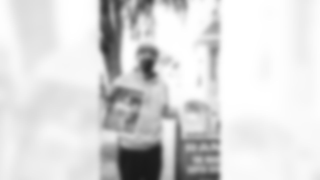 E_220121_PlayoffNewsStandPopUp_7810
