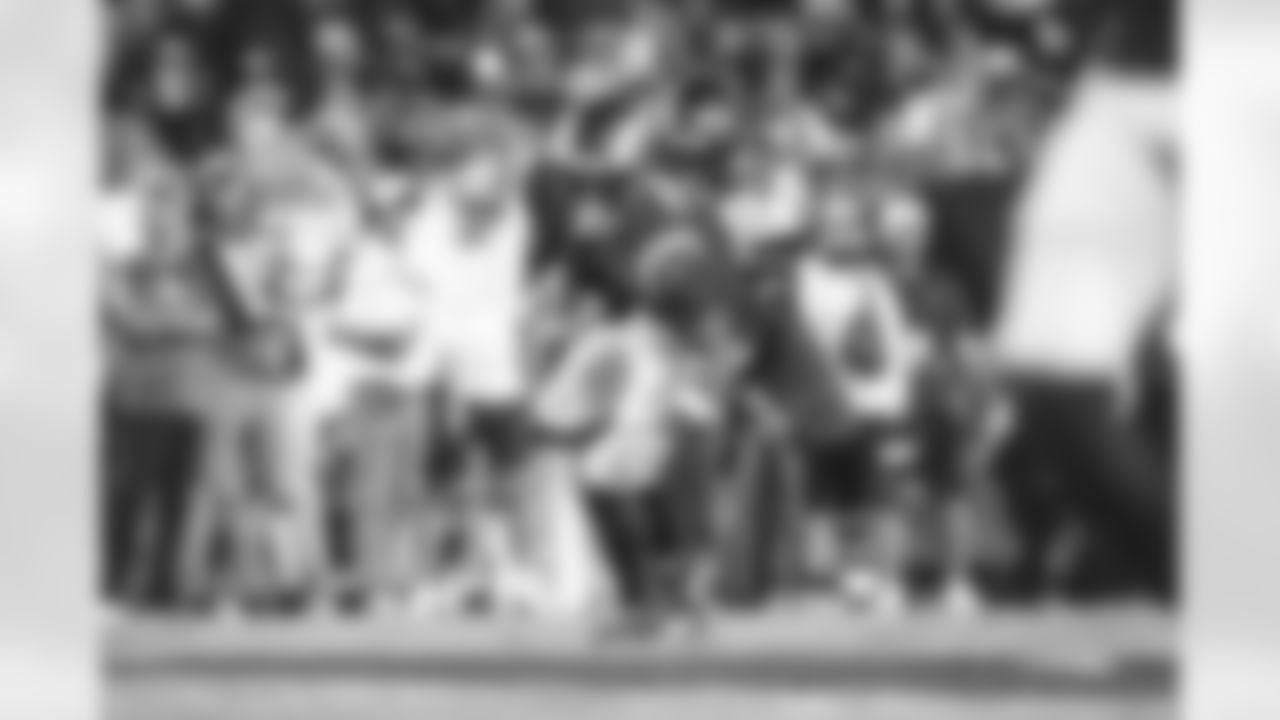E_TOW22728_1