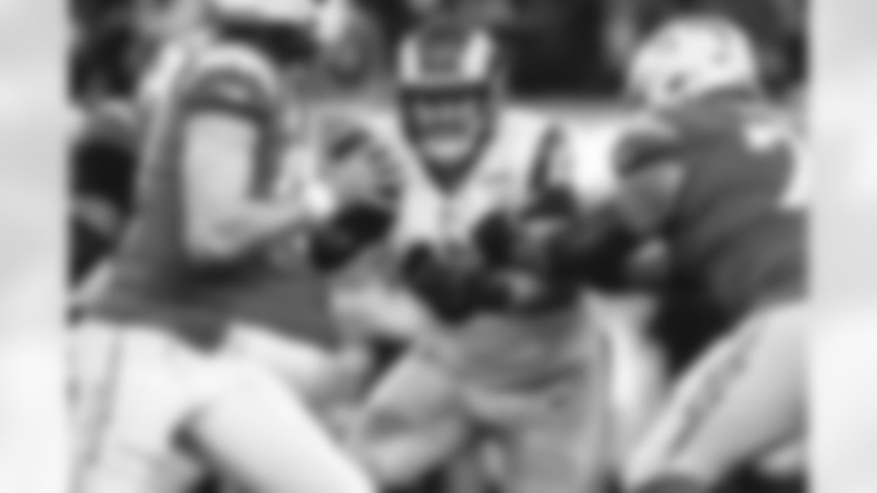 The Los Angeles Rams take on the Los Angeles Chargers during Week 17 of the 2022 NFL regular season