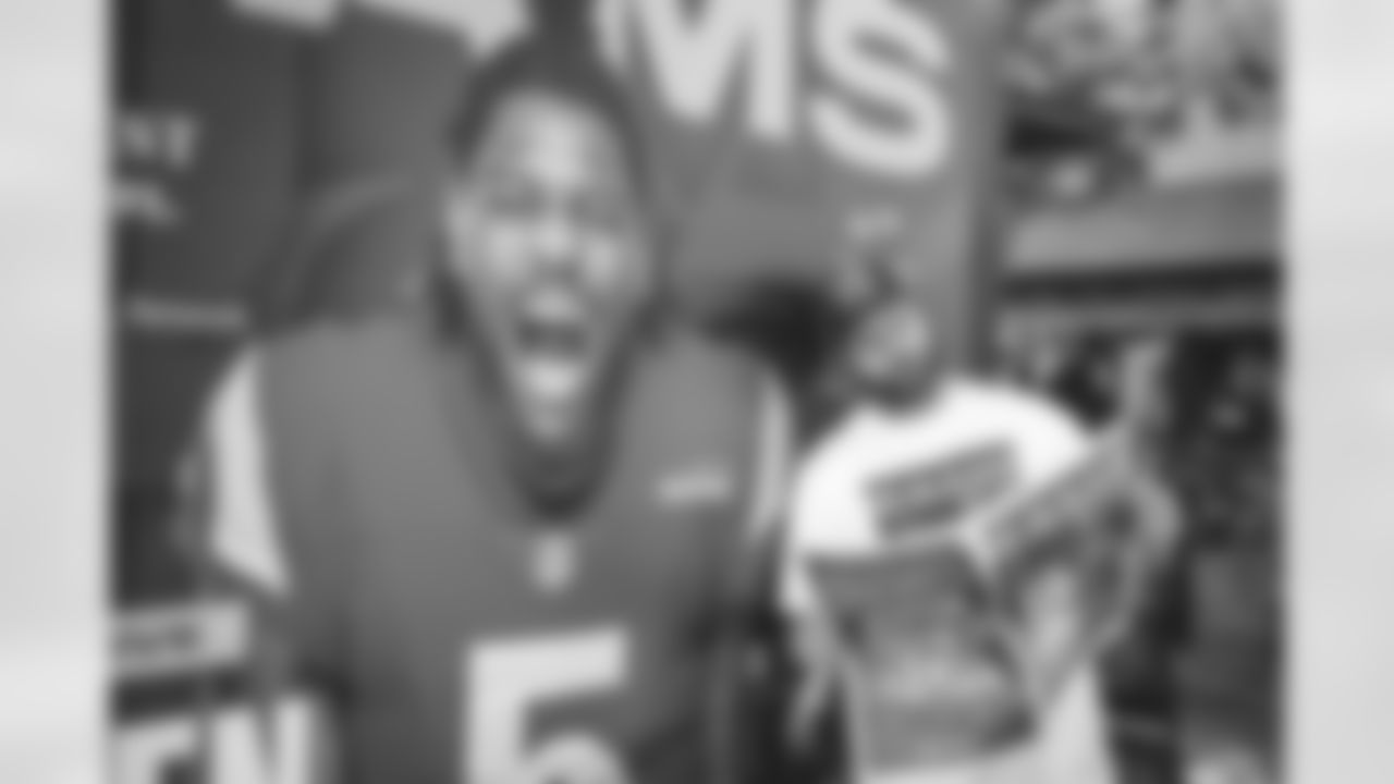 E_220121_PlayoffNewsStandPopUp_8146