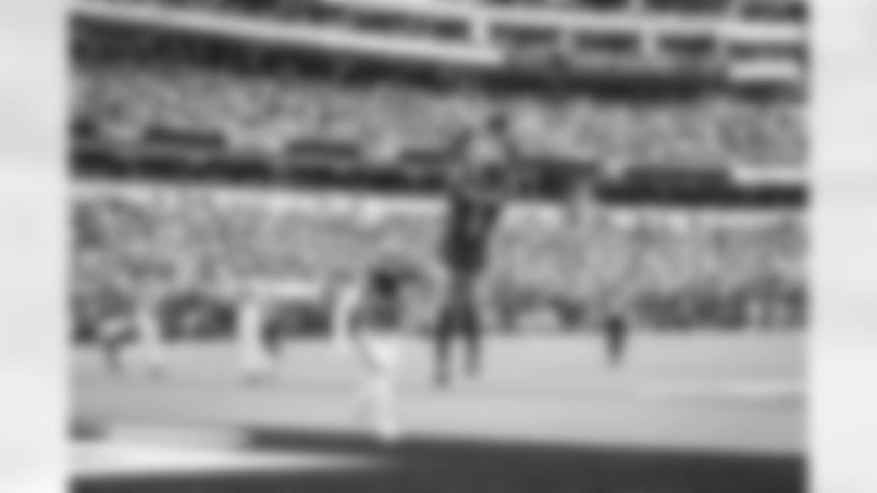 The Los Angeles Rams take on the Carolina Panthers during Week 6 of the 2022 NFL regular season.