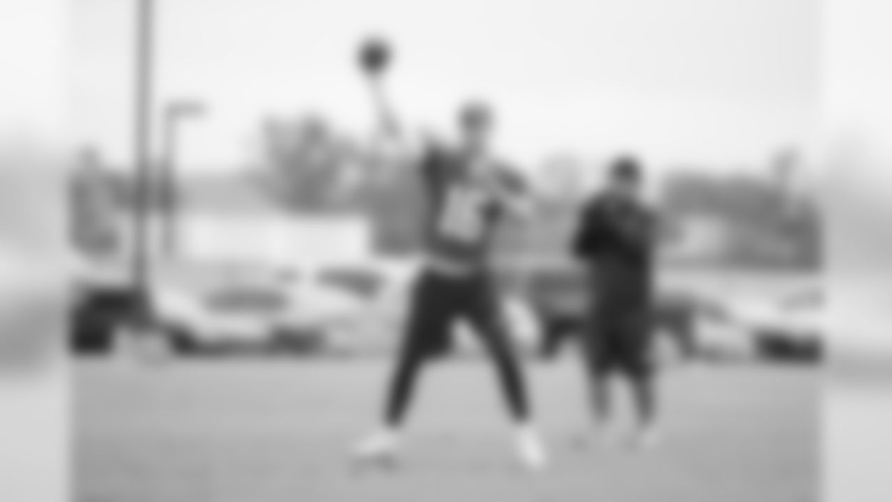 Quarterback (16) Jared Goff of the Los Angeles Rams works out on the field during Phase II of the offseason program, Wednesday, May 15, 2019, in Thousand Oaks, CA. (Jeff Lewis/Rams)