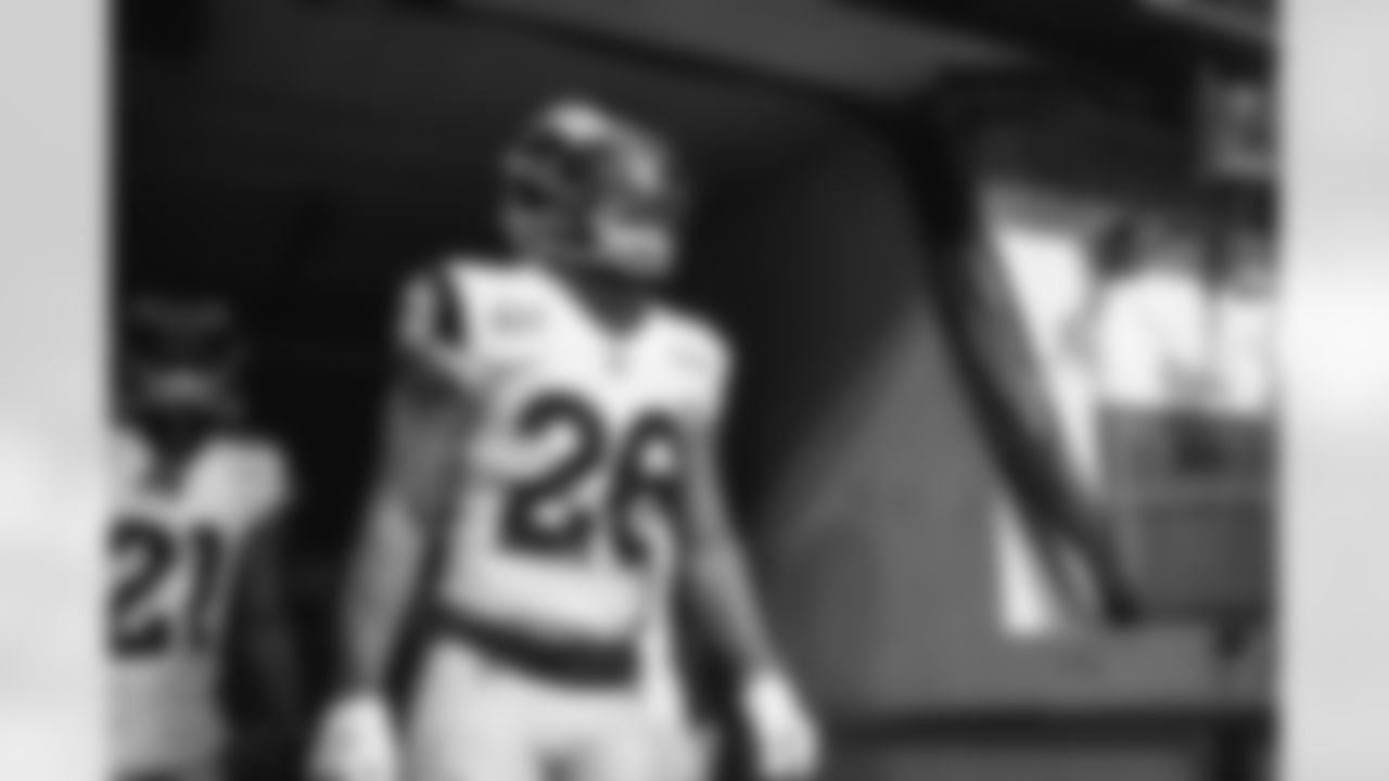 The Los Angeles Rams take on the Cincinnati Bengals in Super Bowl LVI of the 2021 NFL Playoffs.